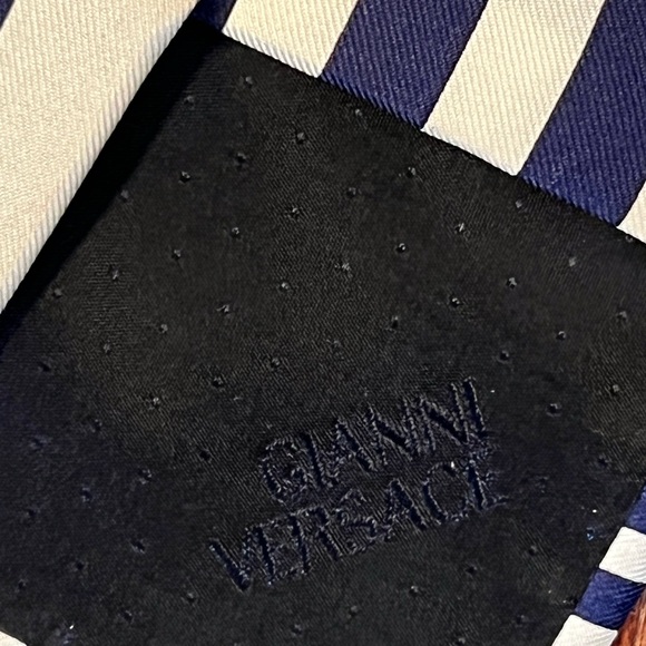 Vintage iconic 90% Versace Silk Tie Medusa Logo - Picture 5 of 6